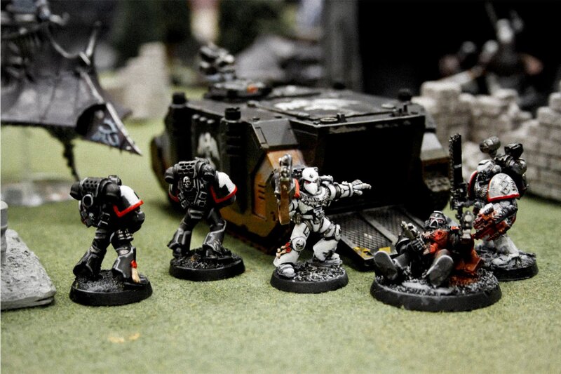 Warhammer 40k miniatures on terrain