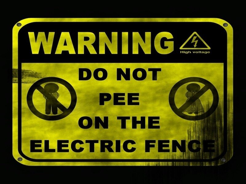 Warning sign: Do not pee on electric fence