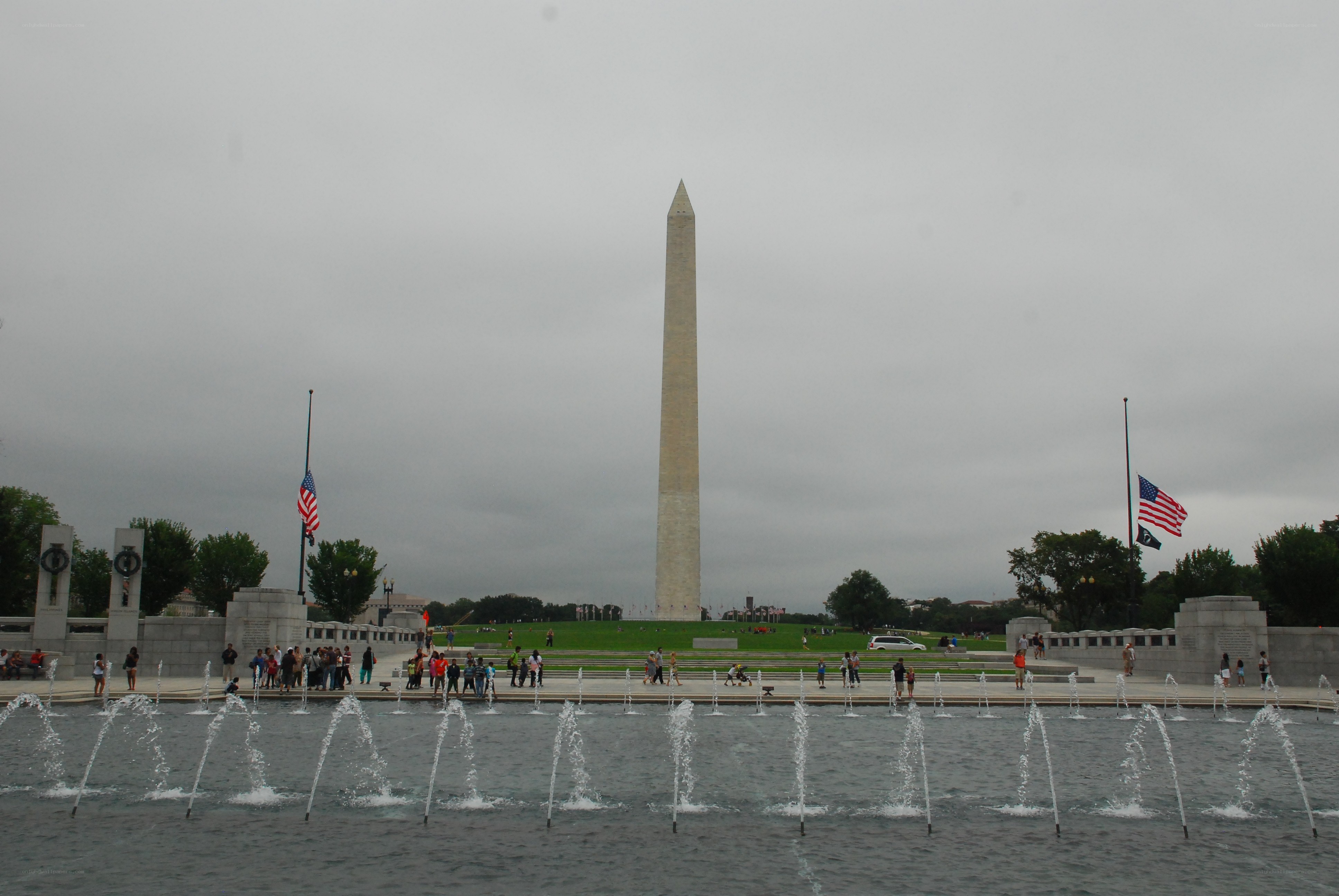 Washington Monument on a cloudy day
