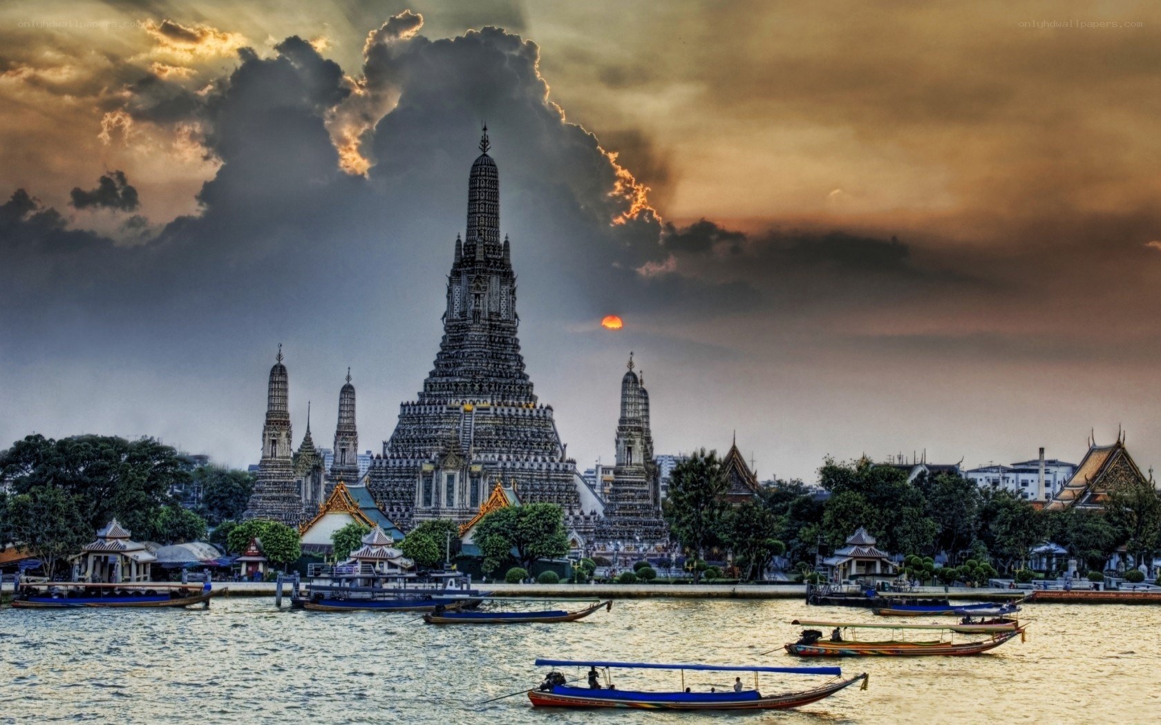 Wat Arun at sunset