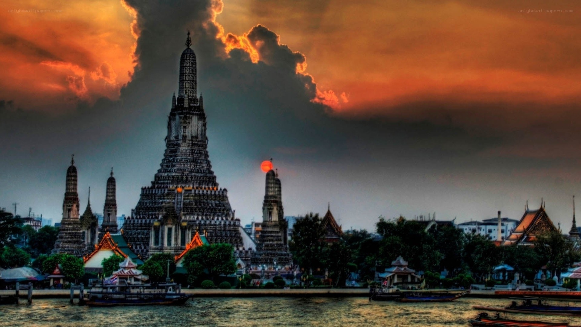 Wat Arun at sunset