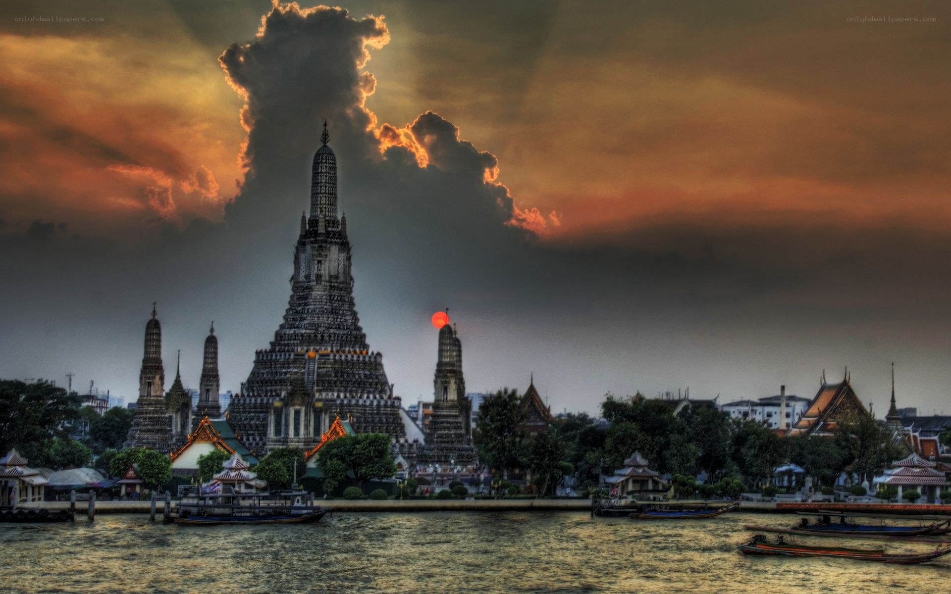 Wat Arun at sunset