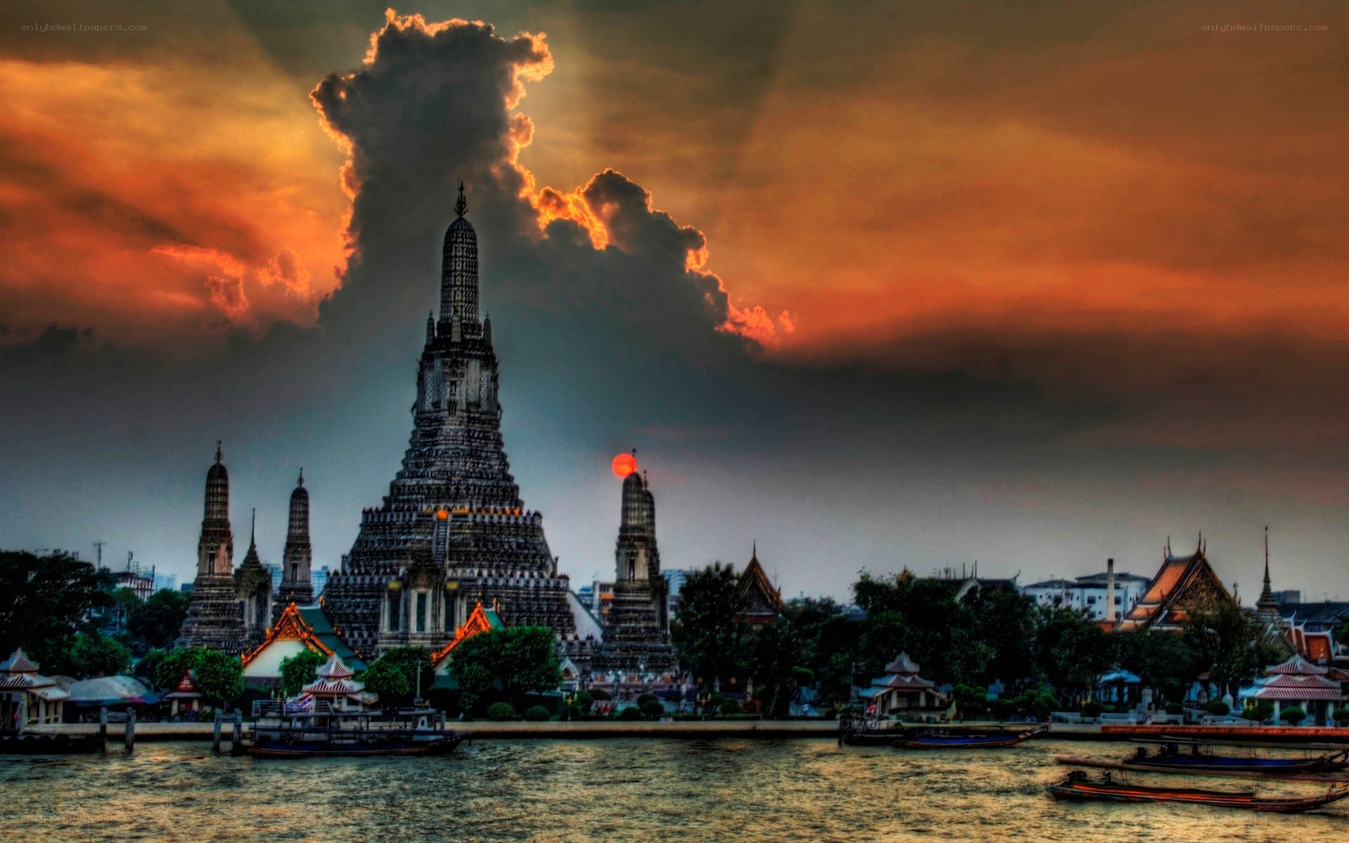 Wat Arun at sunset