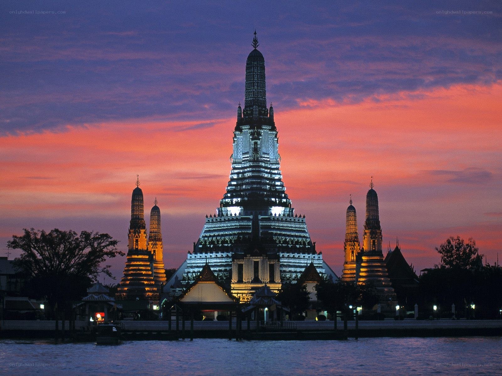 Wat Arun at sunset