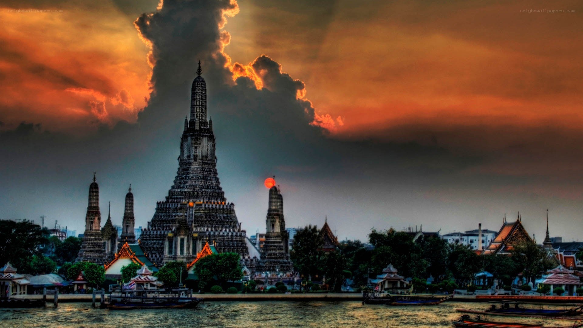 Wat Arun at sunset