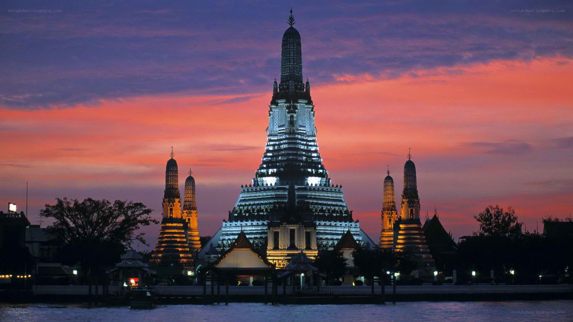 Wat Arun at sunset