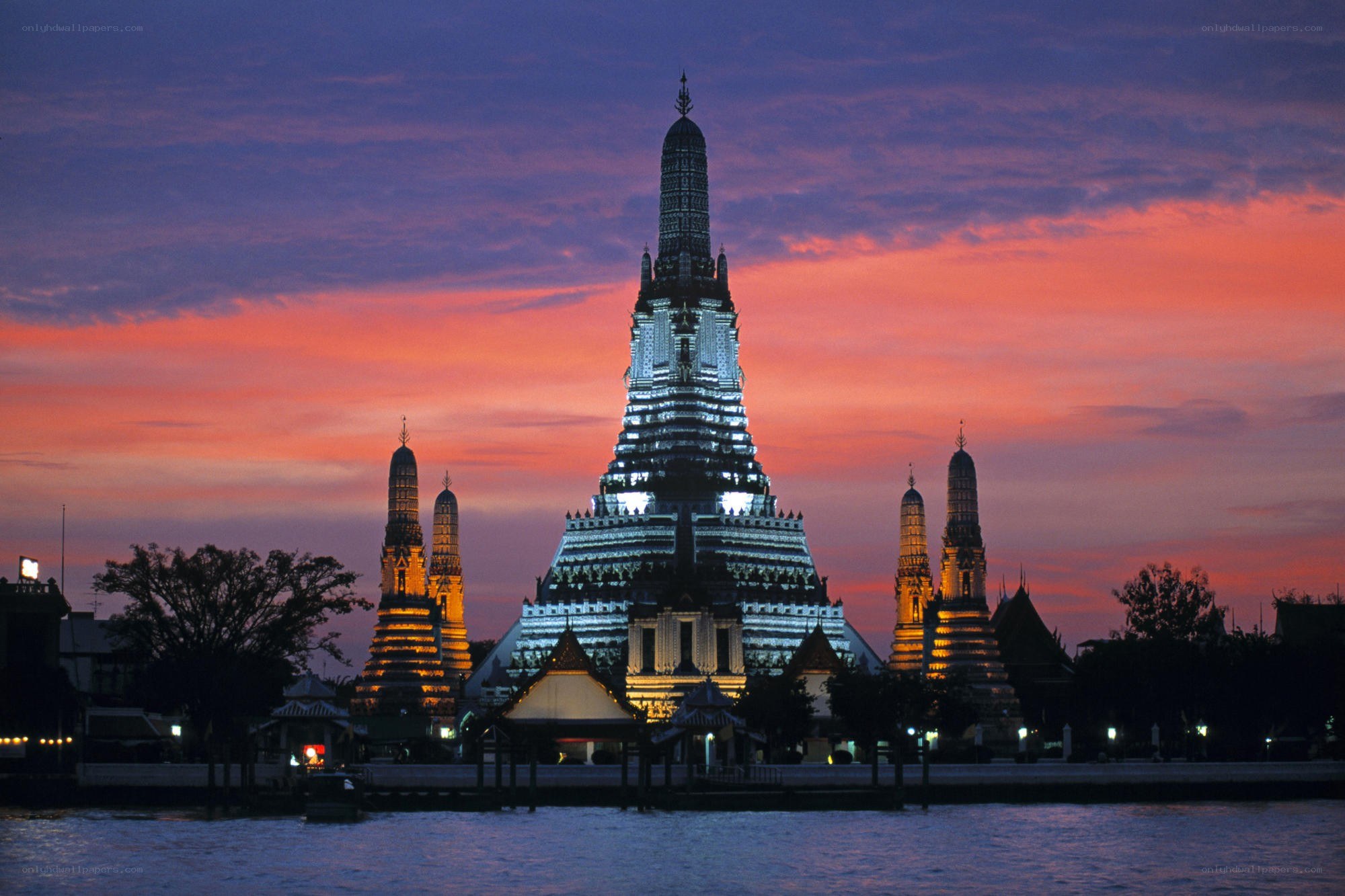 Wat Arun at sunset