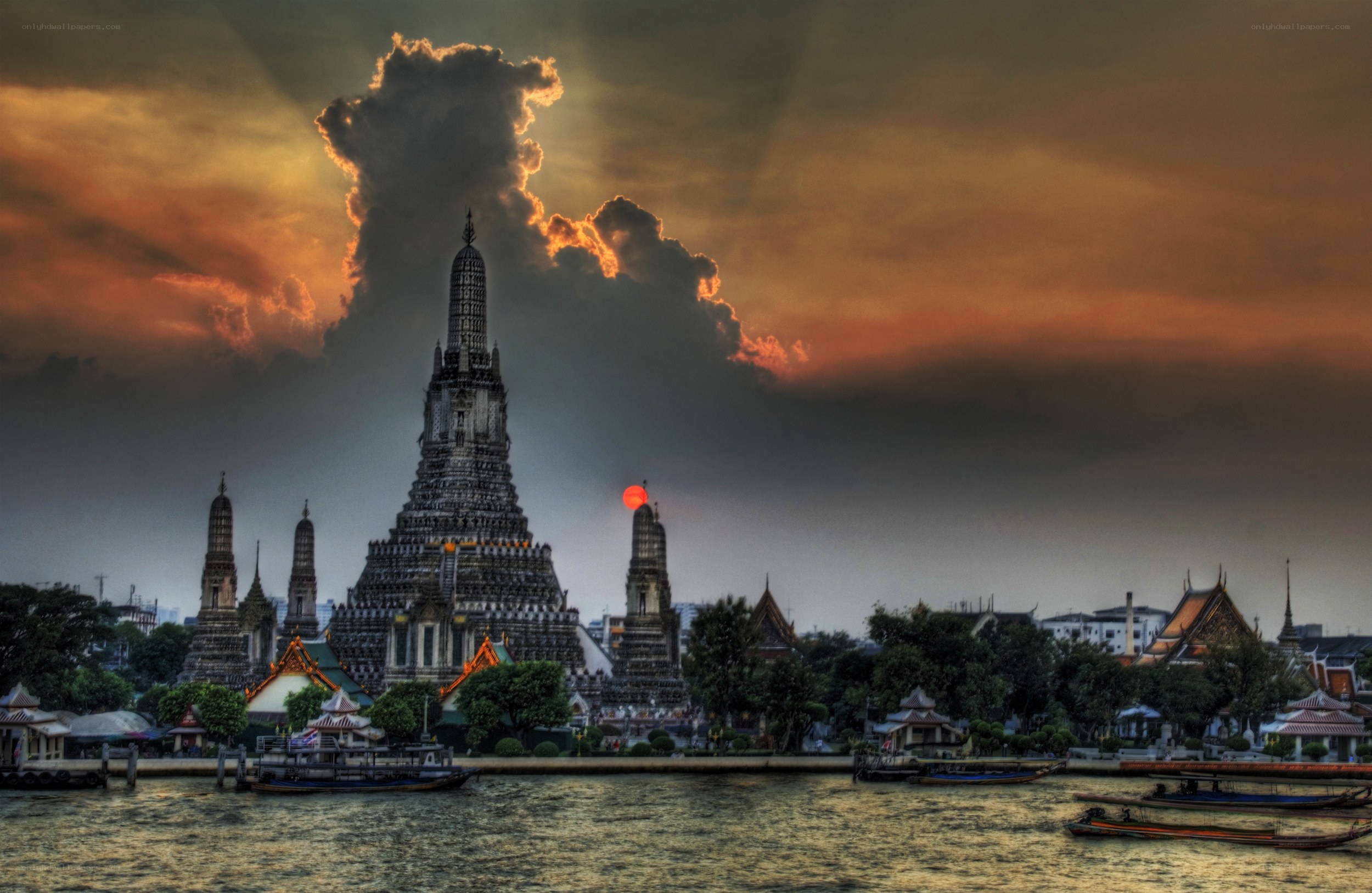 Wat Arun at sunset