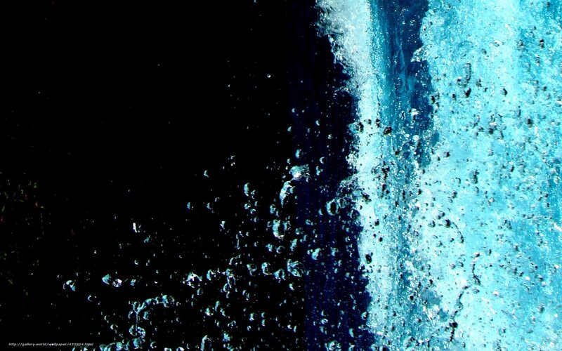 Water bubbles and splashes