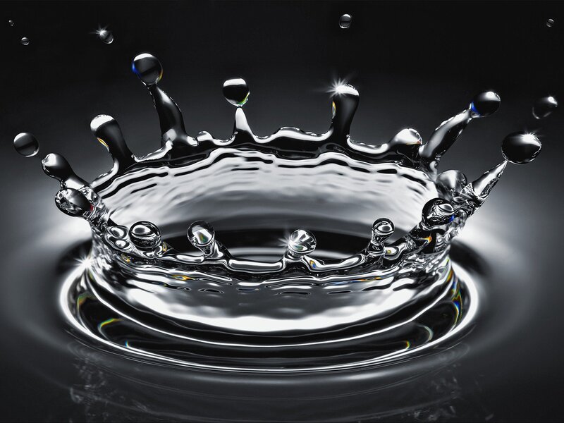 Water Crown Splash — Black, Dramatic