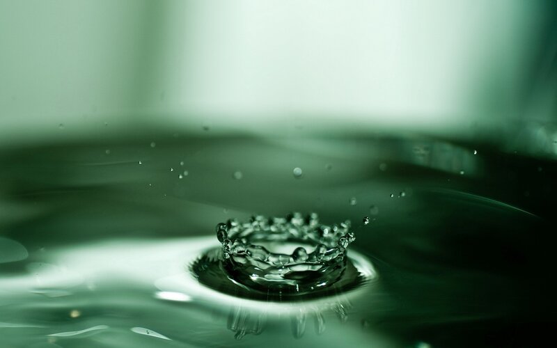 Water drop creating a crown splash