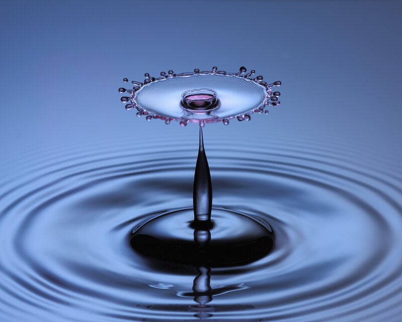 Water drop impact splash