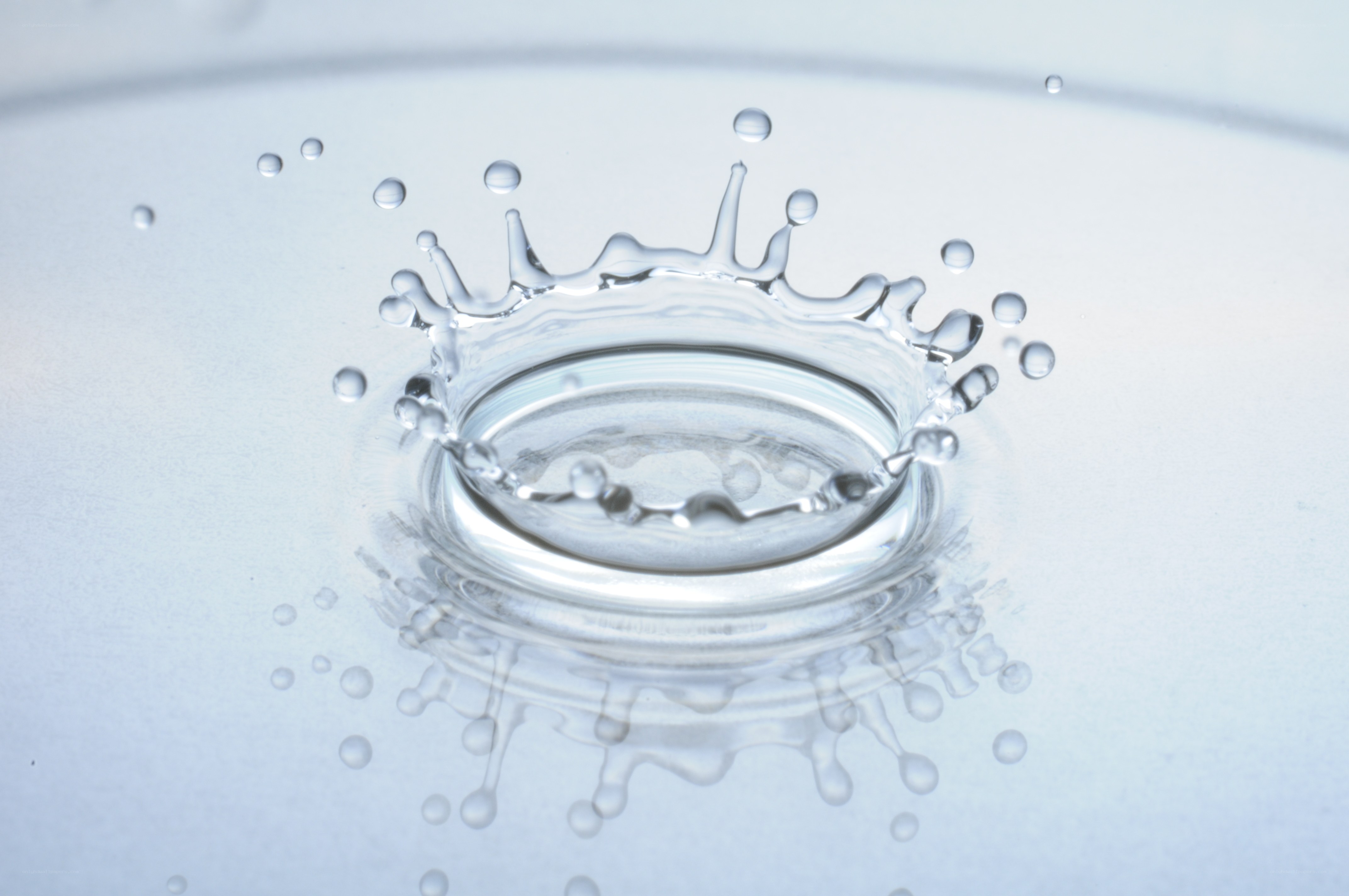 Water drop splash crown