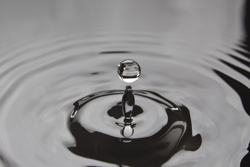 Water Droplet Impact — Black, Calm