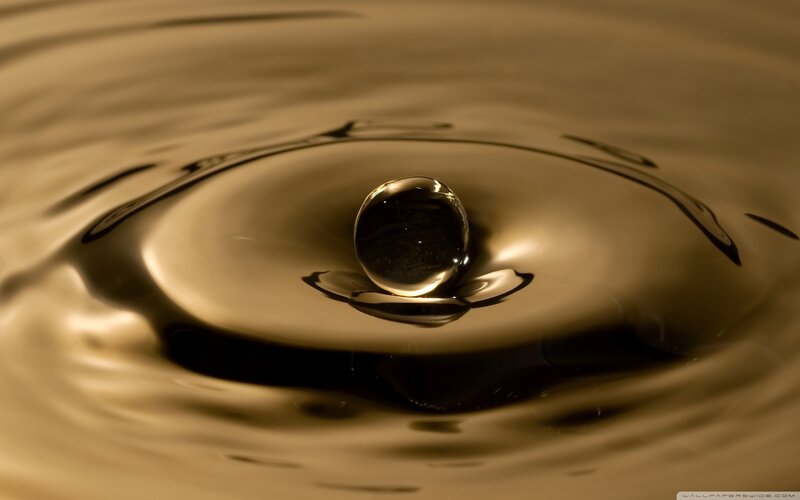 Water Droplet Impact — Gold, Calm