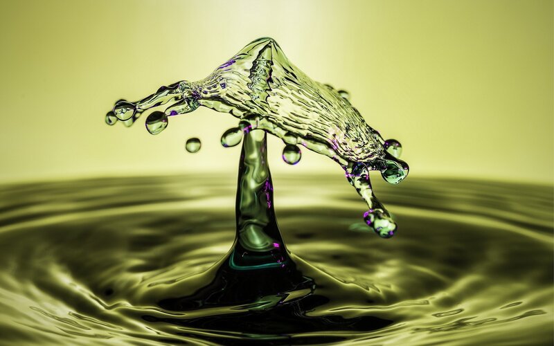 Water Droplet Splash — Green, Dramatic