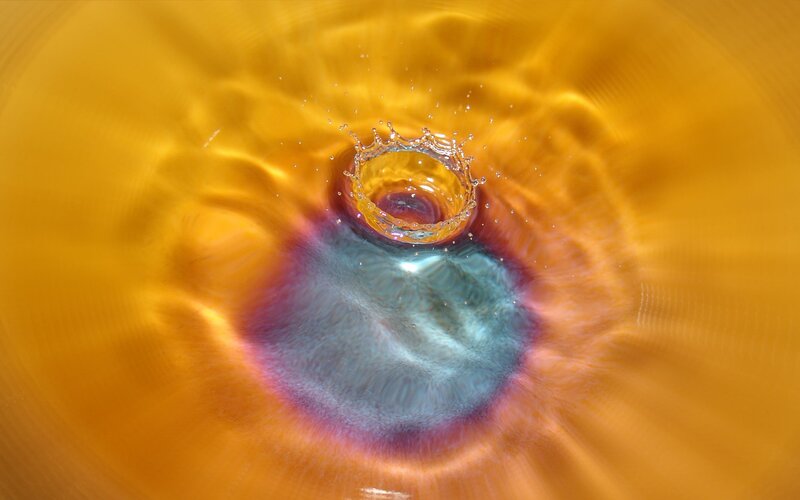 Water Droplet Splash — Yellow, Dynamic