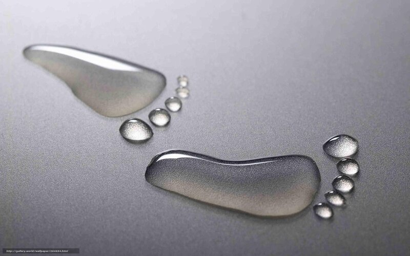 Water footprints on metal