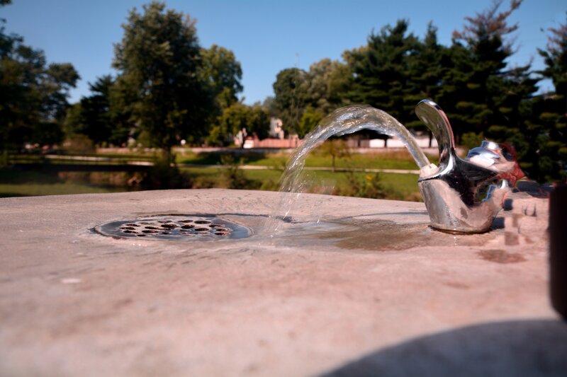 Water Fountain in Park — Blue