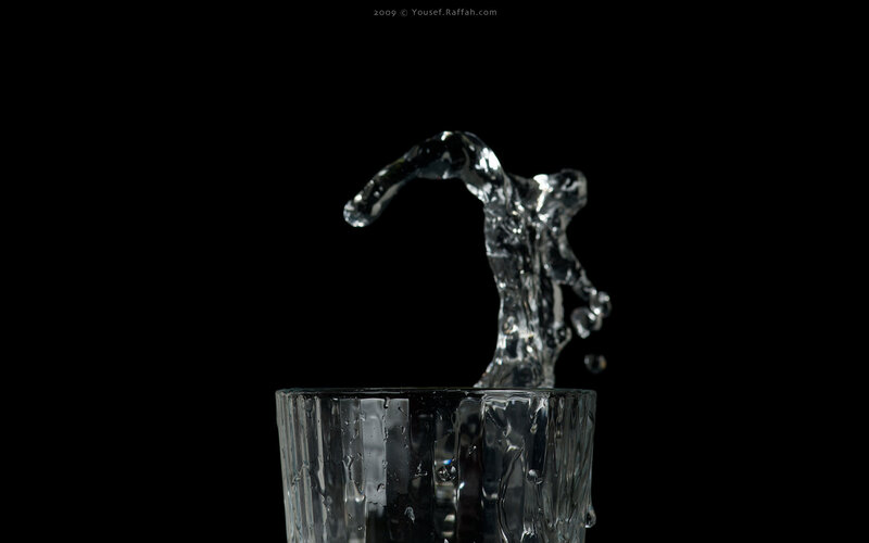 Water Splash in Glass — Black