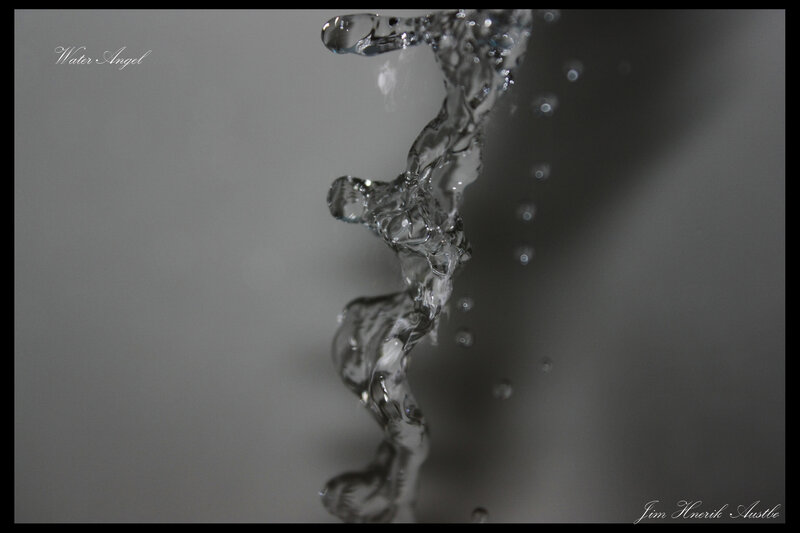 Water Splash in Motion — Gray