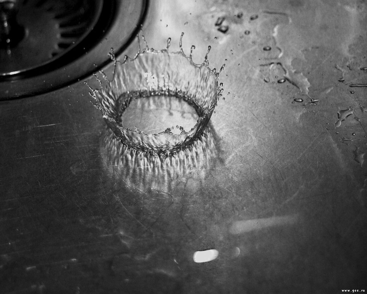 Water splash in sink