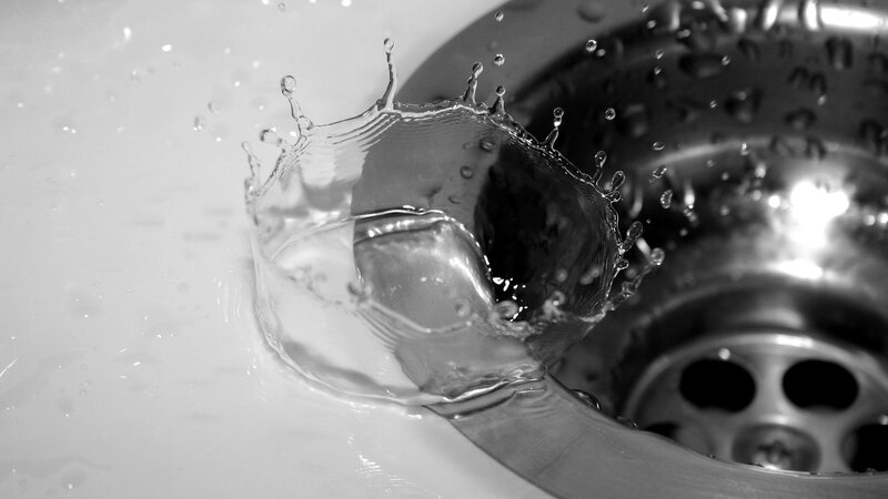 Water Splash in Sink — Black, Dynamic