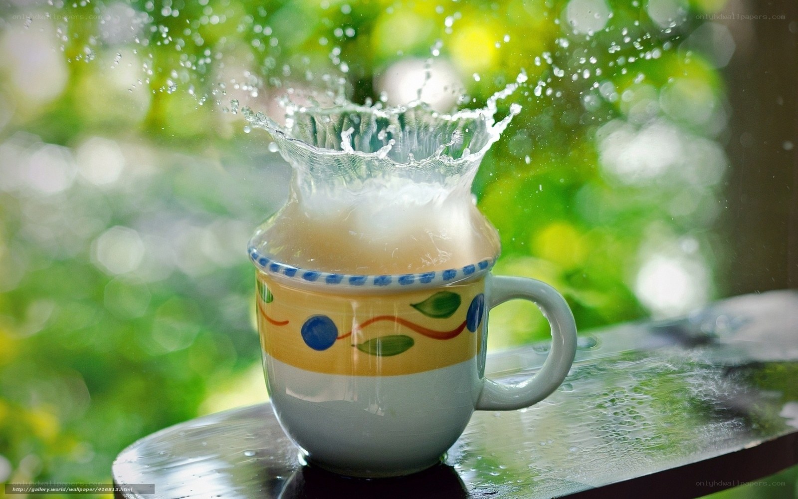 Water splashing from a cup