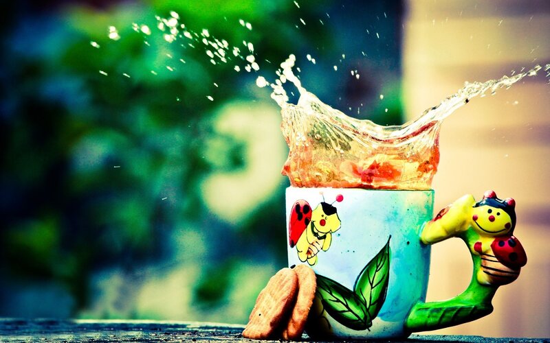 Water splashing from a cup
