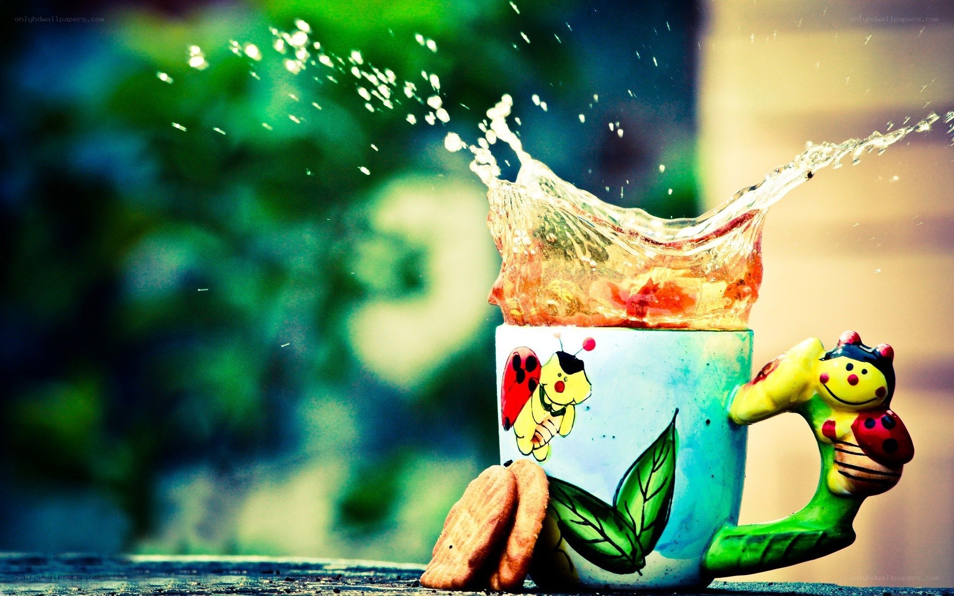 Water splashing from a cup