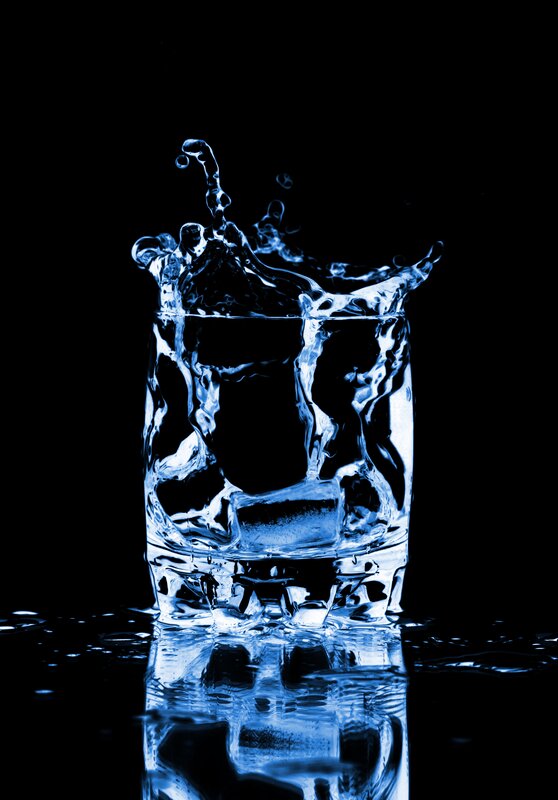Water splashing in a glass
