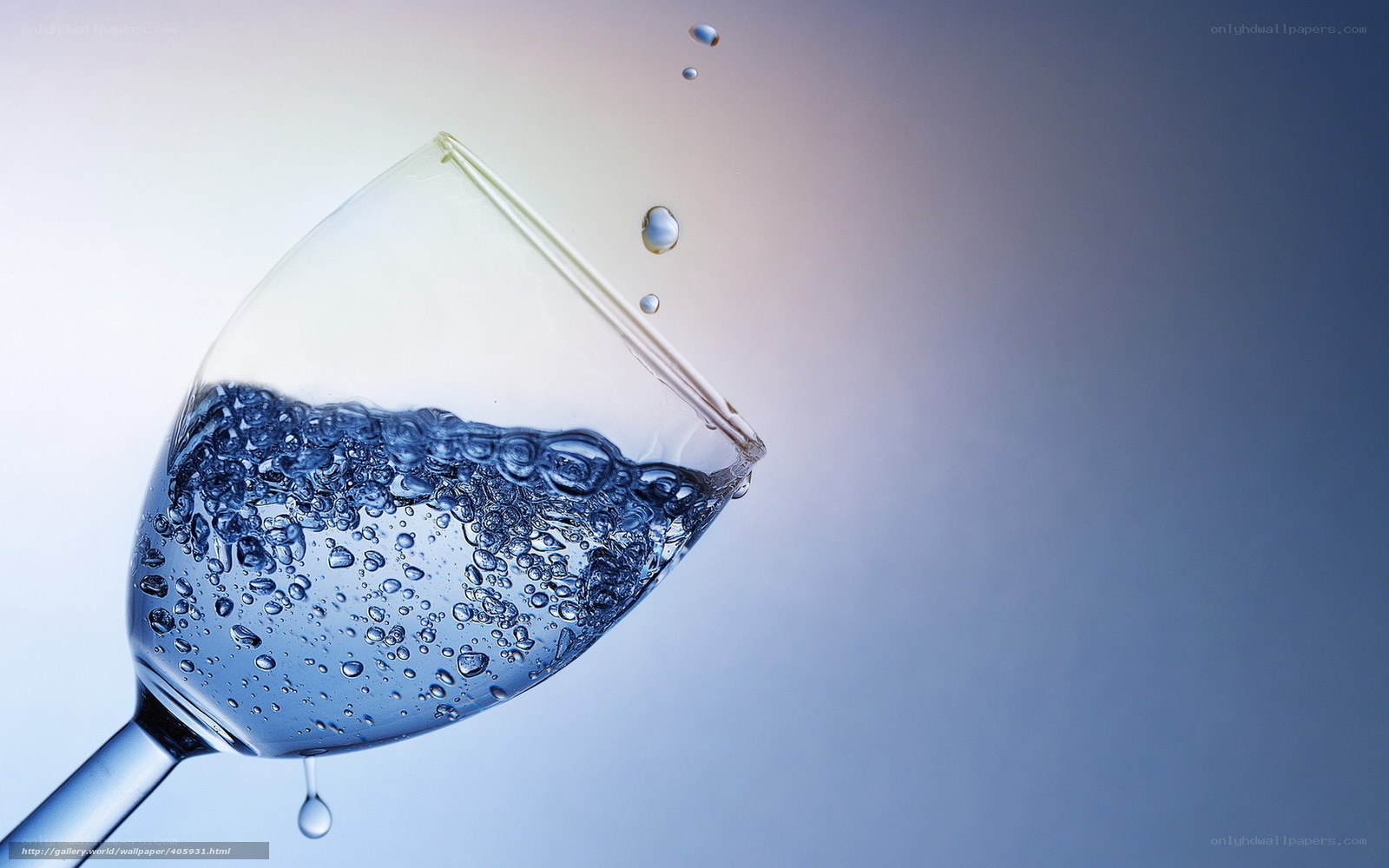 Water splashing in a glass