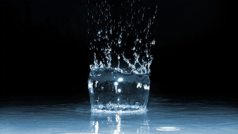 Water Splashing in Glass — Blue
