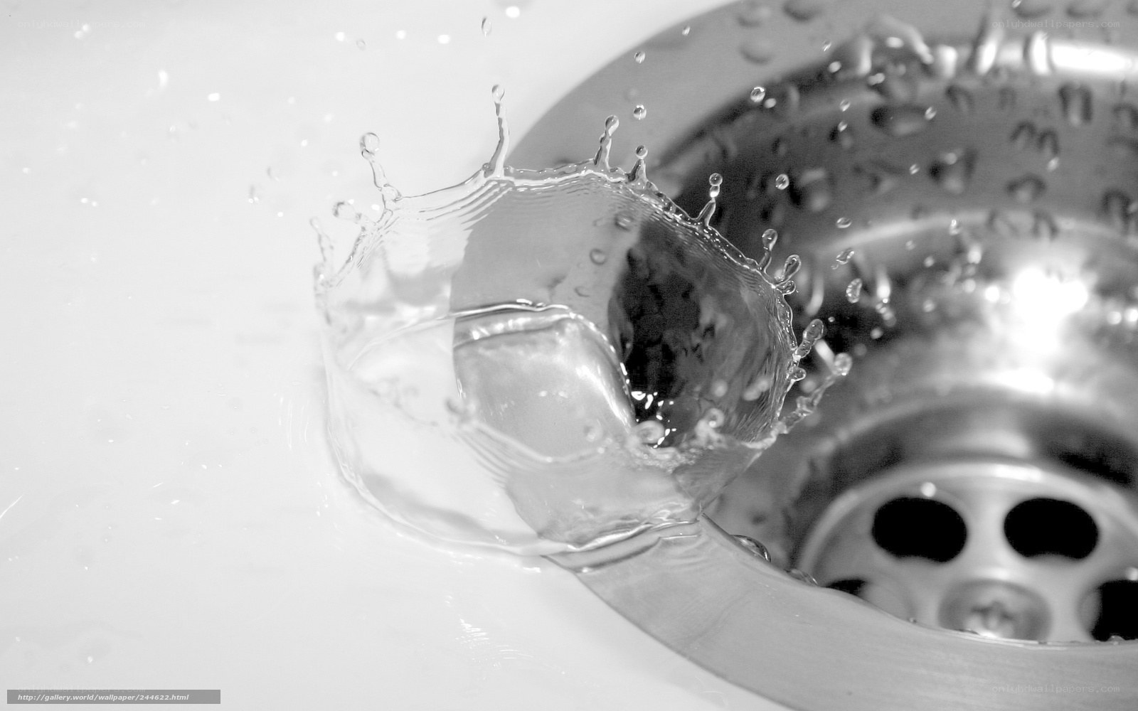 water splashing in sink