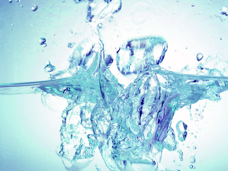 Water splashing with bubbles