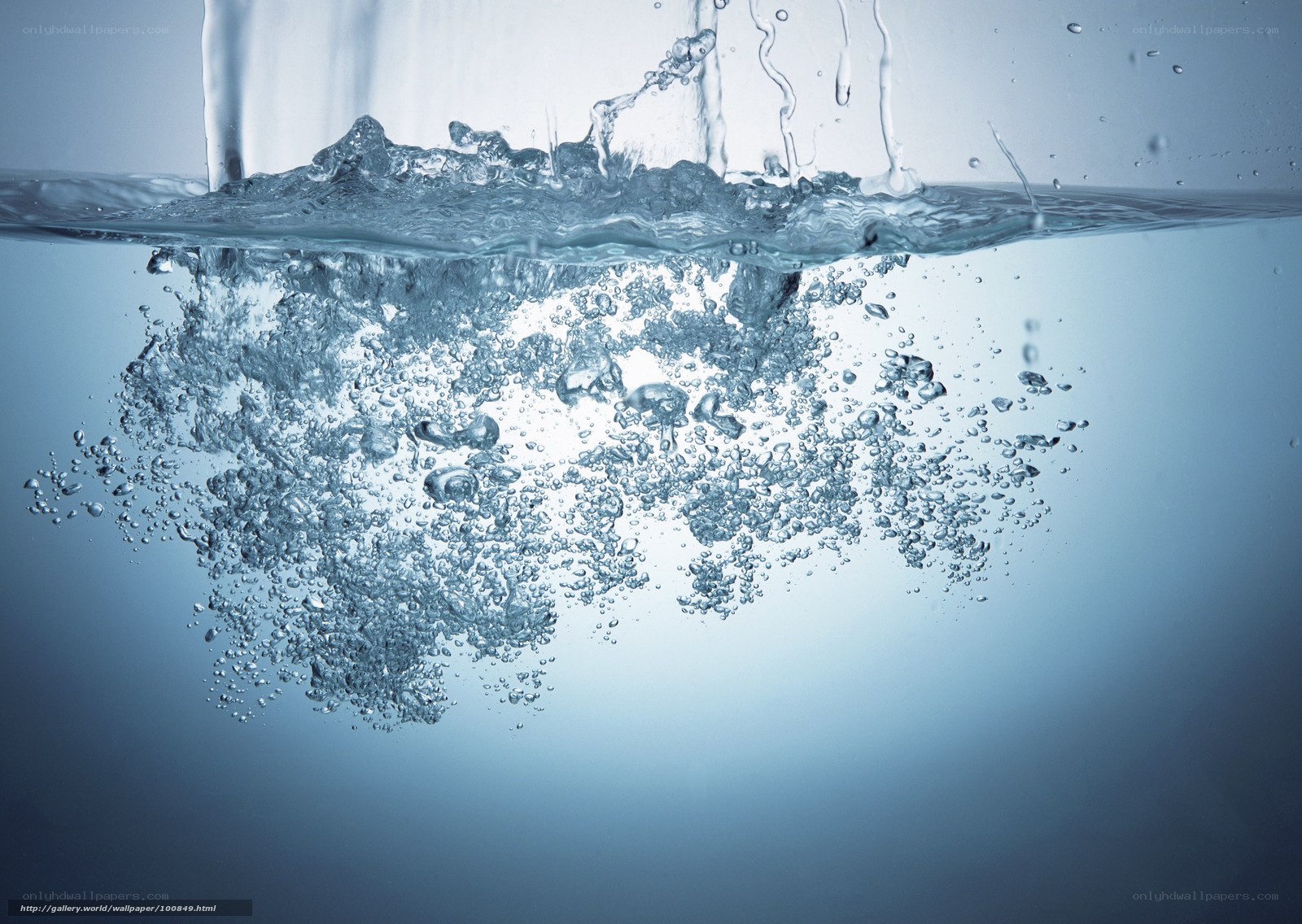 Water splashing with bubbles