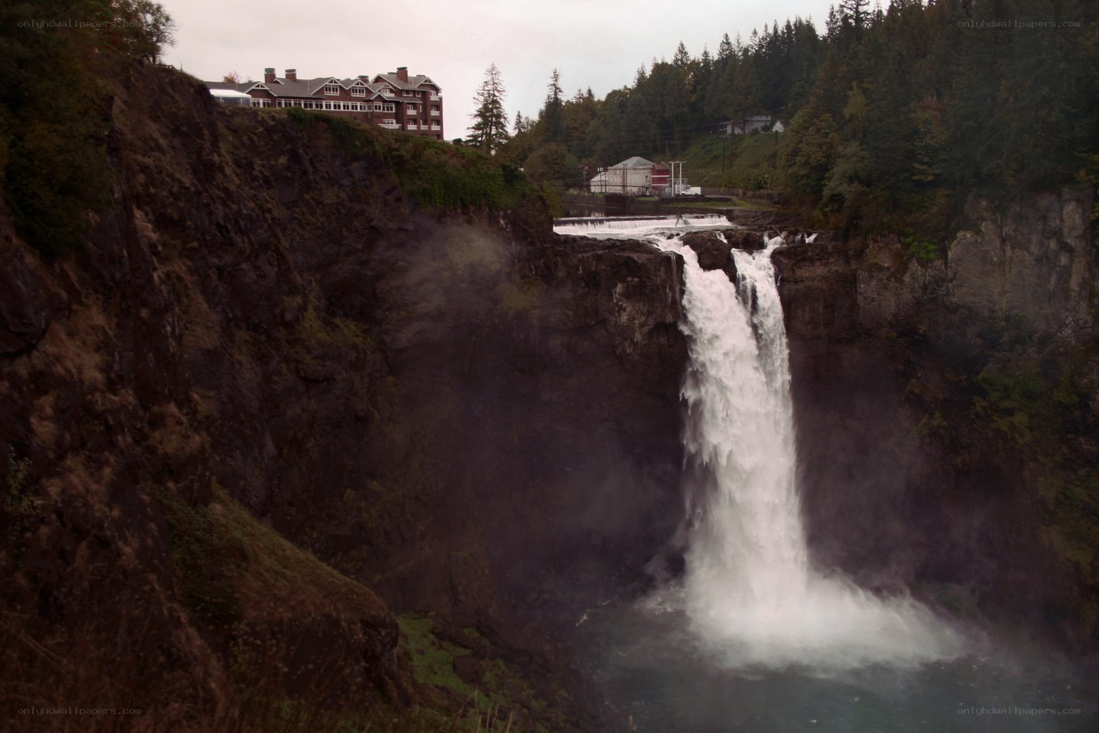Waterfall at Snoqualmie Falls