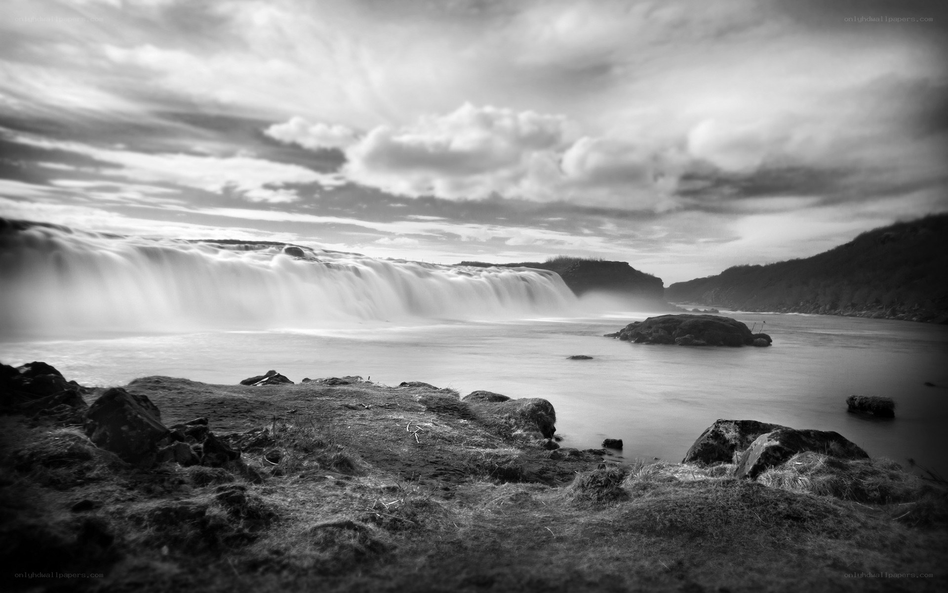 Waterfall in black and white