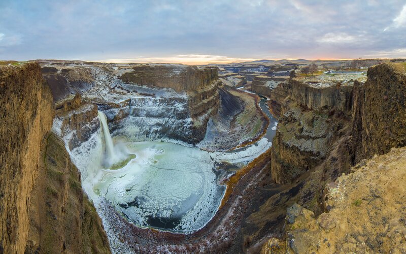Waterfall in Canyon — Brown, Dramatic, Winter