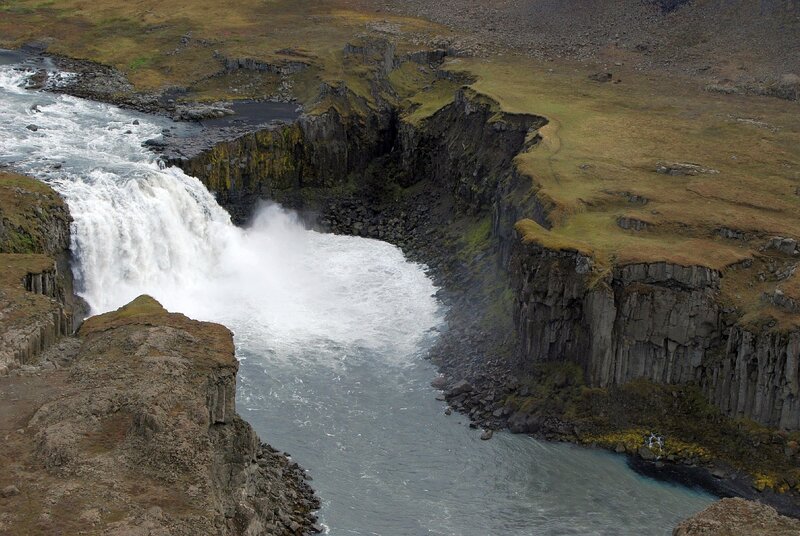 Waterfall in Canyon — Green, Dramatic, Photograph, River