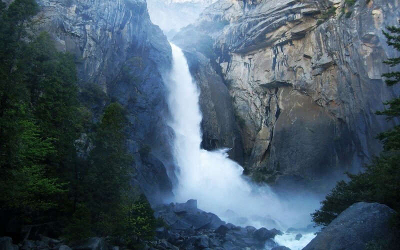 Waterfall in Canyon — Green, Rocks