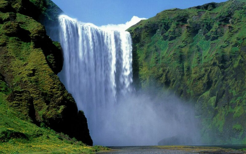 Waterfall in Green Canyon — Dramatic, Afternoon