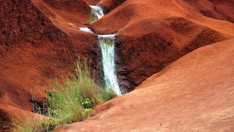 Waterfall in Red Canyon — Dramatic