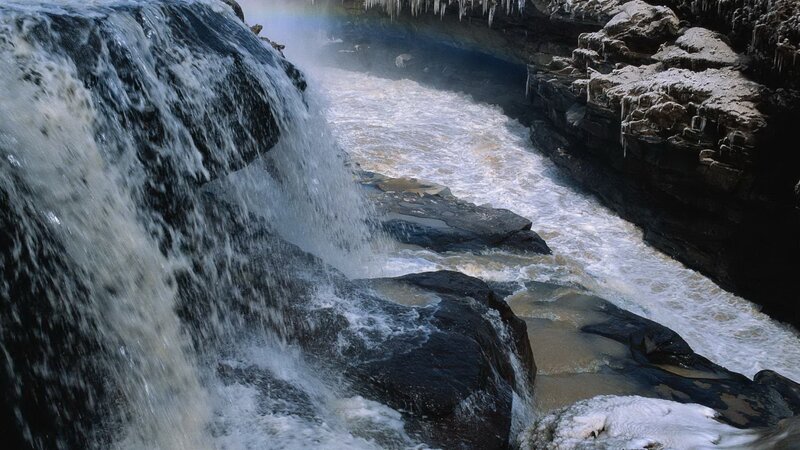 Waterfall in Rocky Canyon — Black