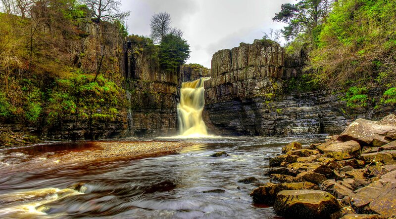 Waterfall in Rocky Canyon — Green, Dramatic, Autumn