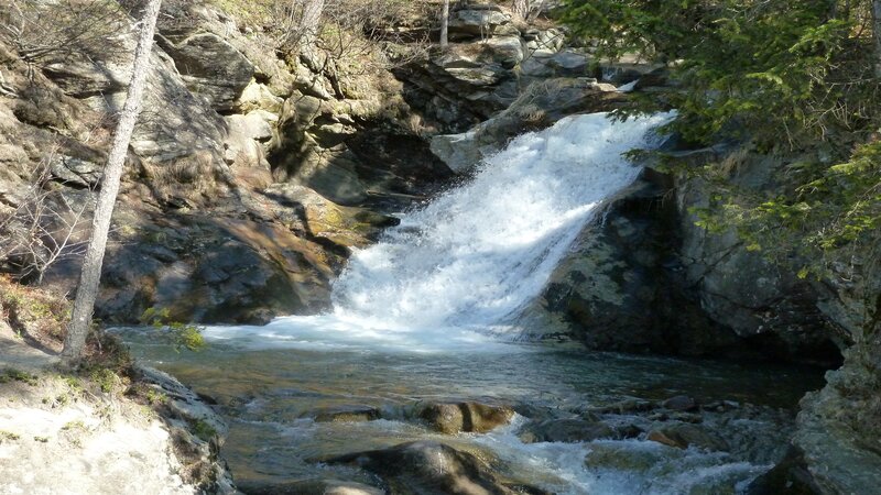 Waterfall in Rocky Canyon — Green, Natural, Spring