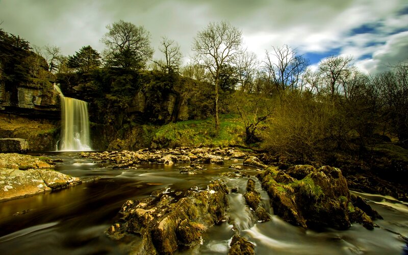 Waterfall in Rocky Landscape — Green