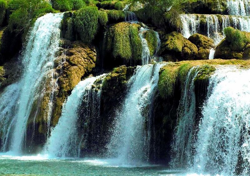 Waterfall on Mossy Rocks — Green