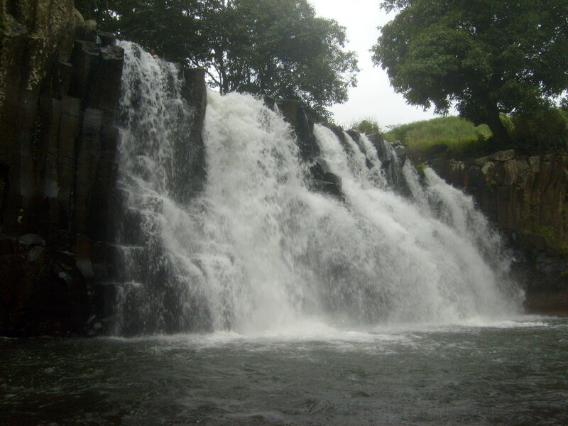 Waterfall on Rock Face — Green
