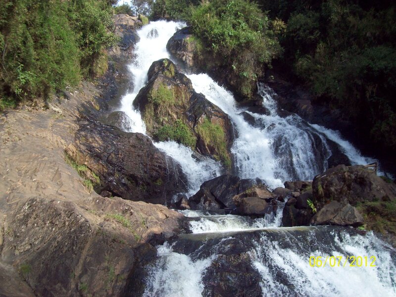 Waterfall on Rocks — Green, Natural